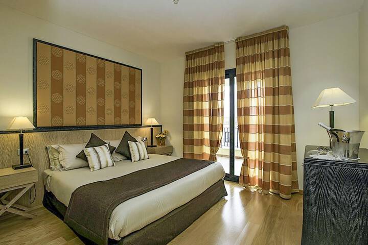 Room 13 of 32