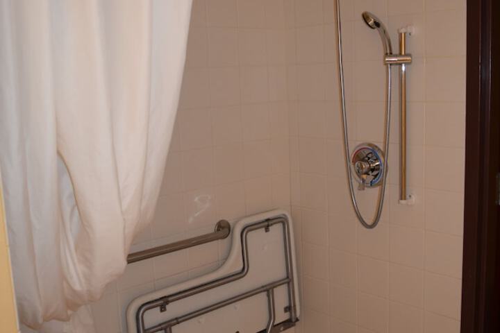 1 Queen Bed (5 of 35)