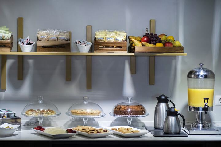 Breakfast/Coffee Service 82 of 123