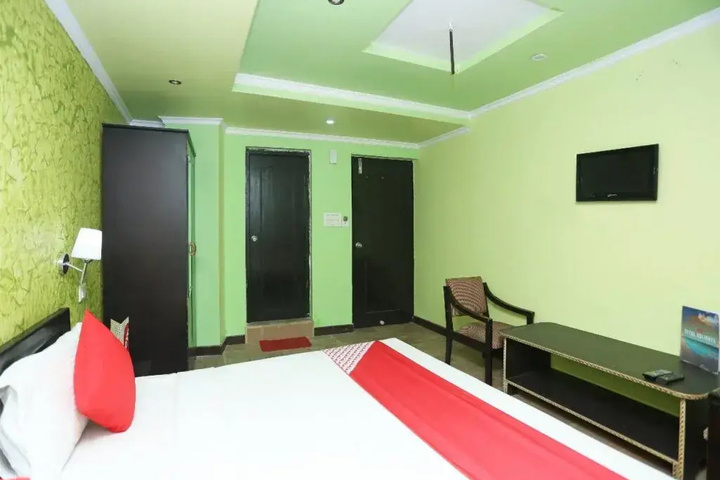 Room 5 of 14