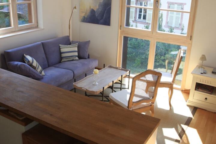 Lounge 11 of 41