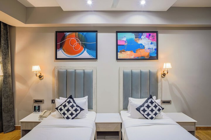 Room 4 of 25