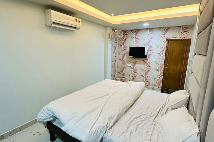 Room 8 of 44