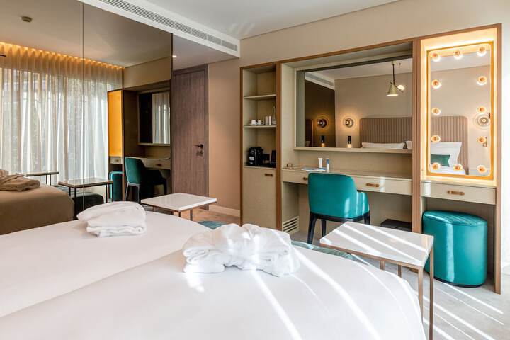 Room 4 of 113