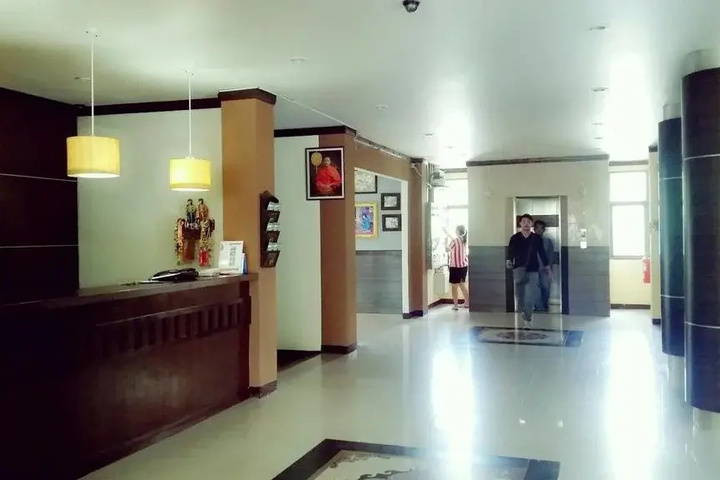 Room 6 of 11