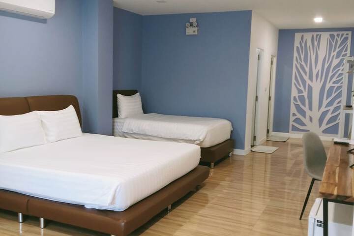 Room 8 of 77