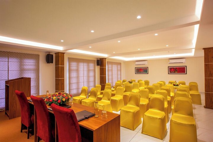 Ballroom/Hall 16 of 21