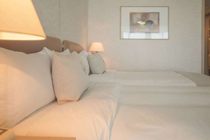 Room 12 of 80