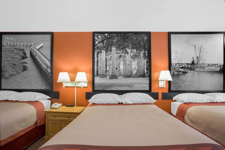 Room 6 of 14