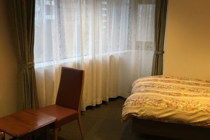 Room 15 of 37
