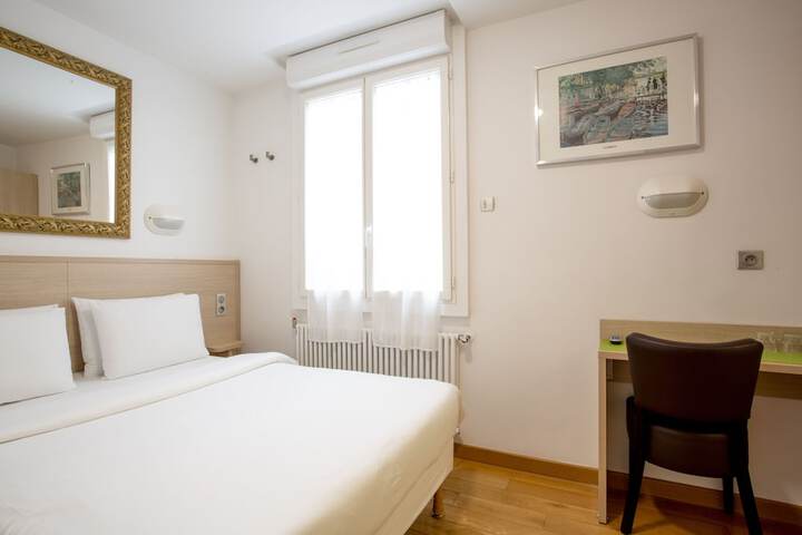 Room 6 of 43