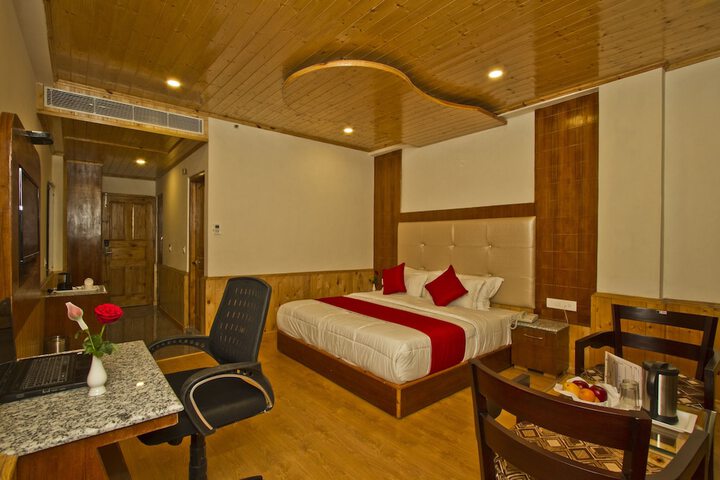 Room 13 of 32
