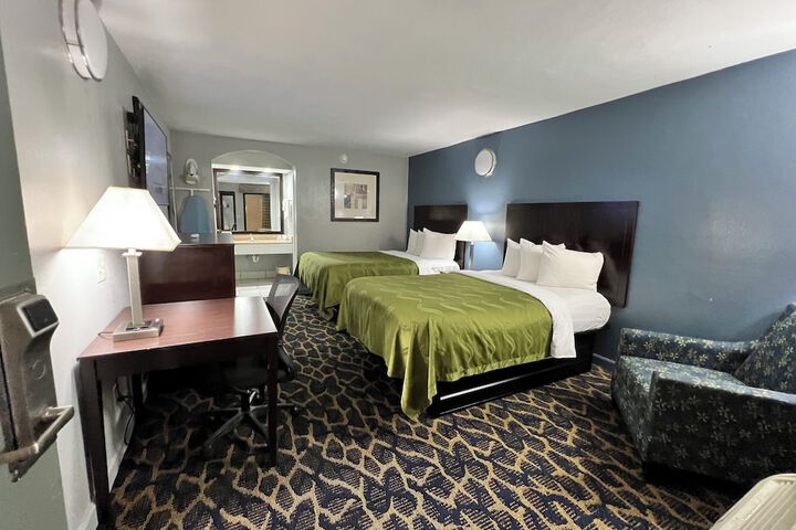 2 Double Beds (11 of 15)