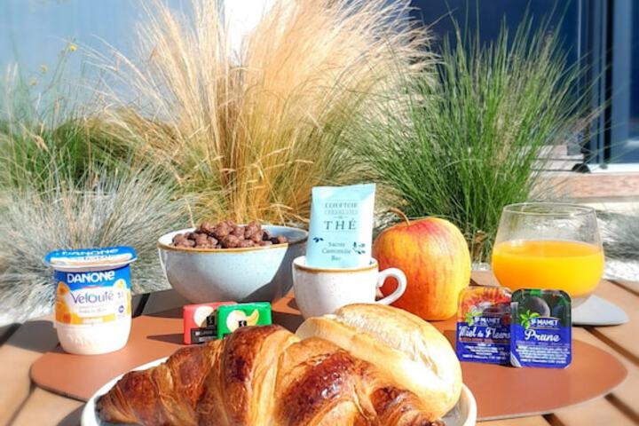 Breakfast/Coffee Service 45 of 51
