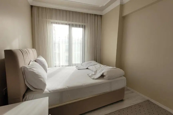 Room 4 of 9