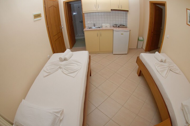 Room 16 of 35