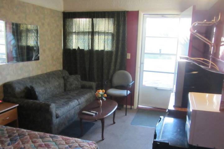 Room 8 of 12