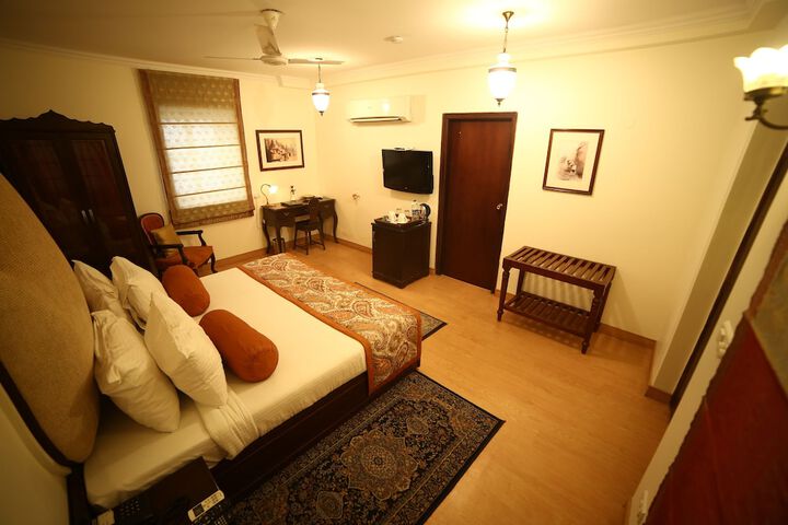 Room 4 of 85