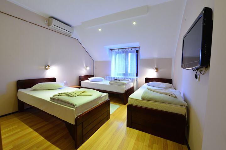 Room 5 of 68