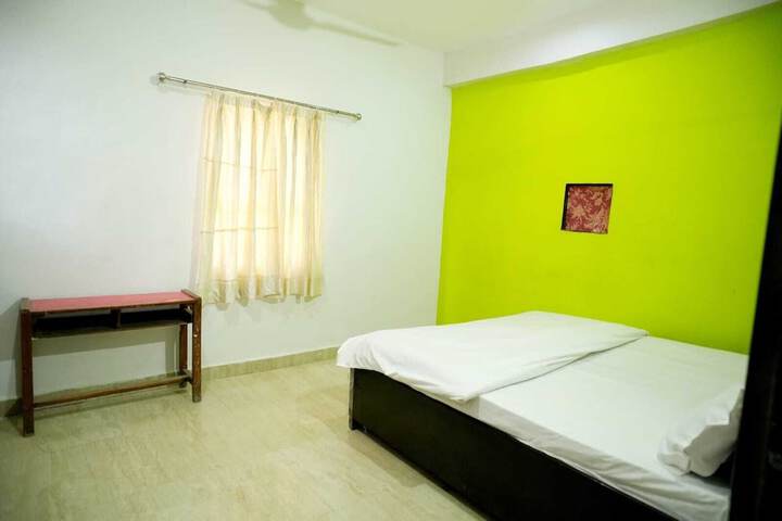 Room 10 of 16