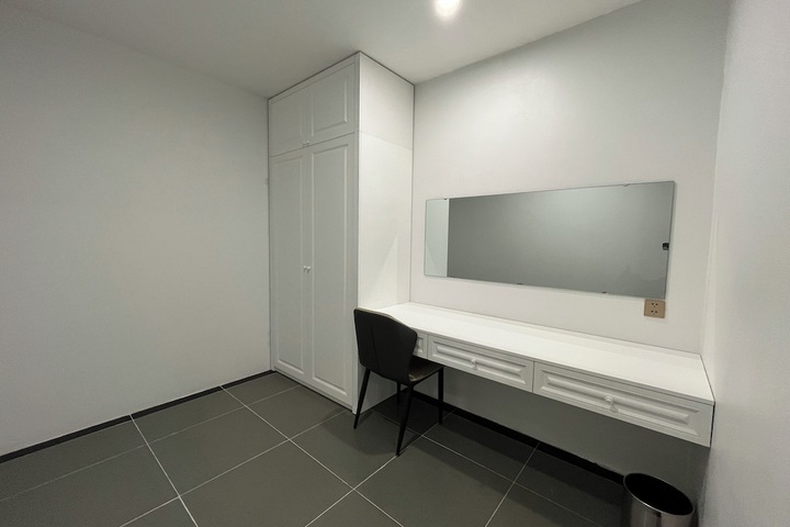Room 6 of 20