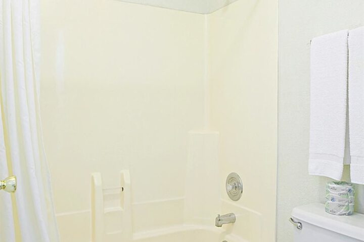 Room 10 of 12