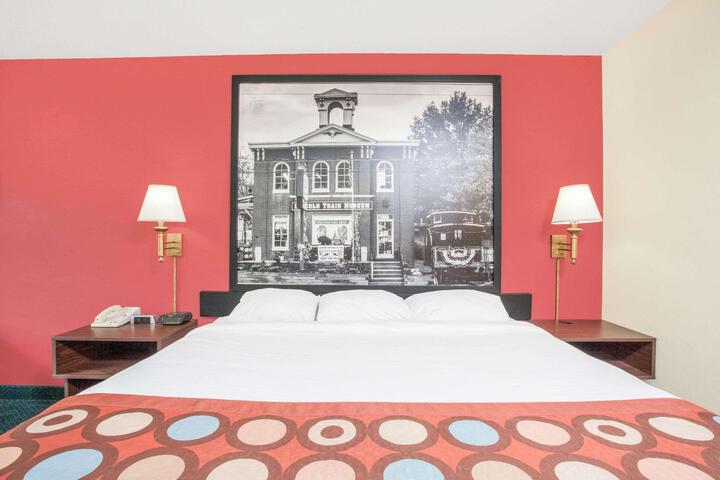 1 Queen Bed Accessible Room (8 of 11)