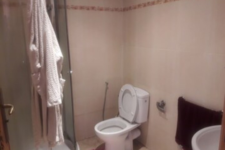 Room 5 of 12