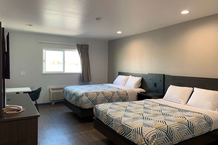 2 Queen Beds Micfridge (4 of 7)