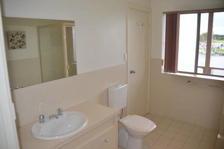 Room 7 of 11