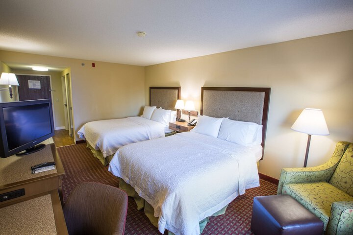 2 Queen Beds (3 of 8)