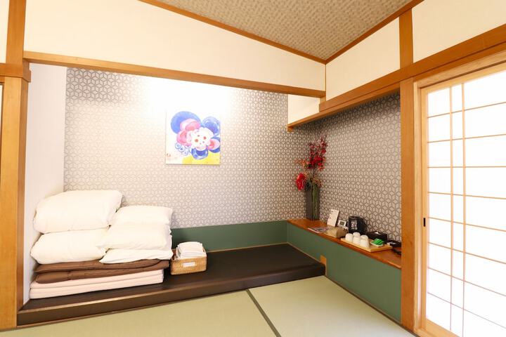 Room 27 of 51