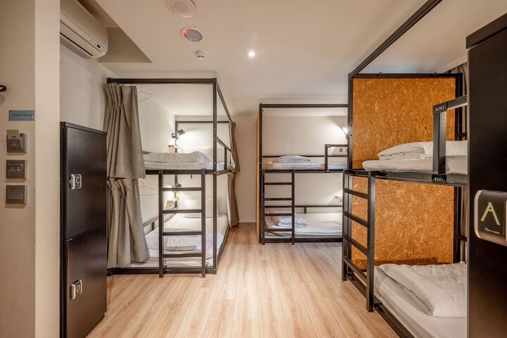 Room 25 of 53