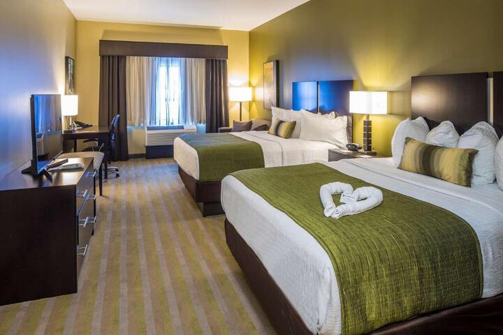 2 Queen Accessible Comms Assist Bathtub Microwave, Refrigerator WiFi Full Breakfast (12 of 12)