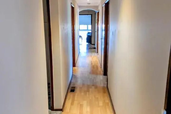 Room 8 of 12