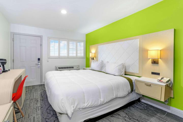 Room 28 of 28