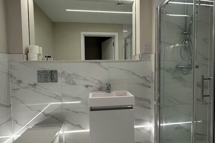 Room 10 of 13