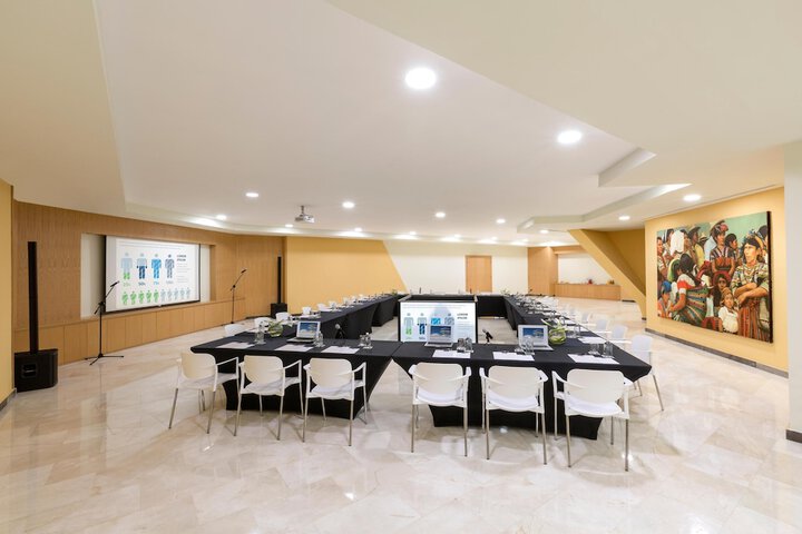 Business Center 98 of 129