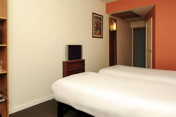 Room 21 of 111