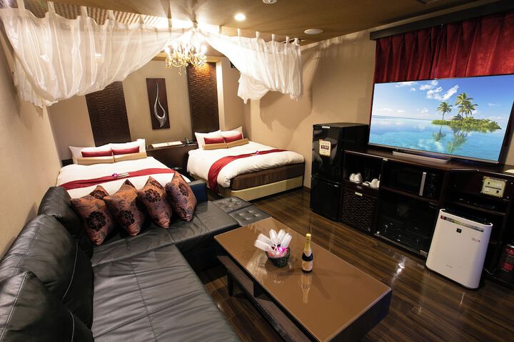 Room 6 of 34