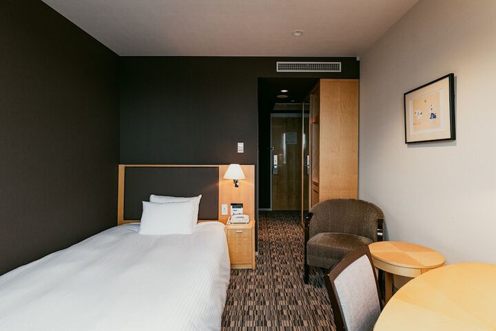 Room 13 of 30