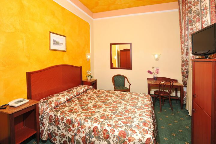 Room 13 of 48