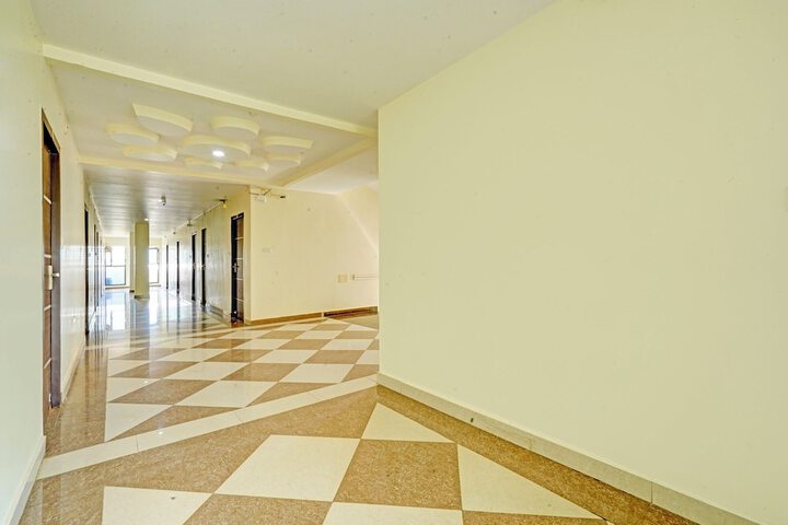 Fabhotel New Raadhey Guest Inn