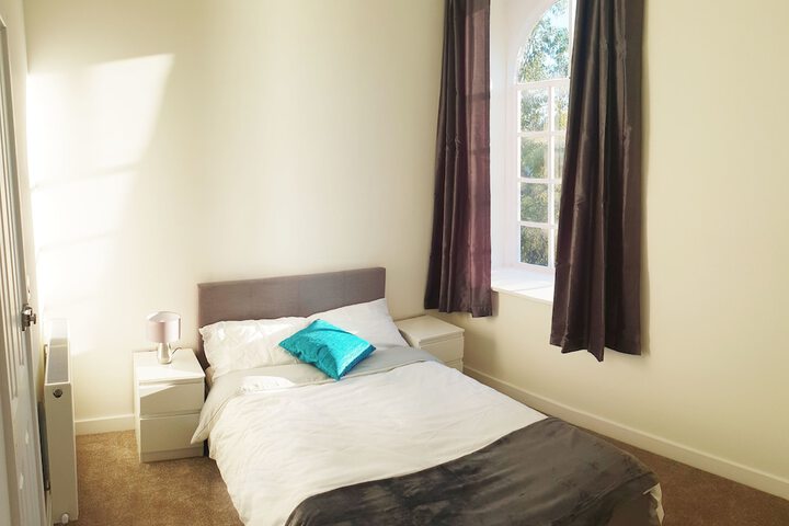 Room 5 of 9