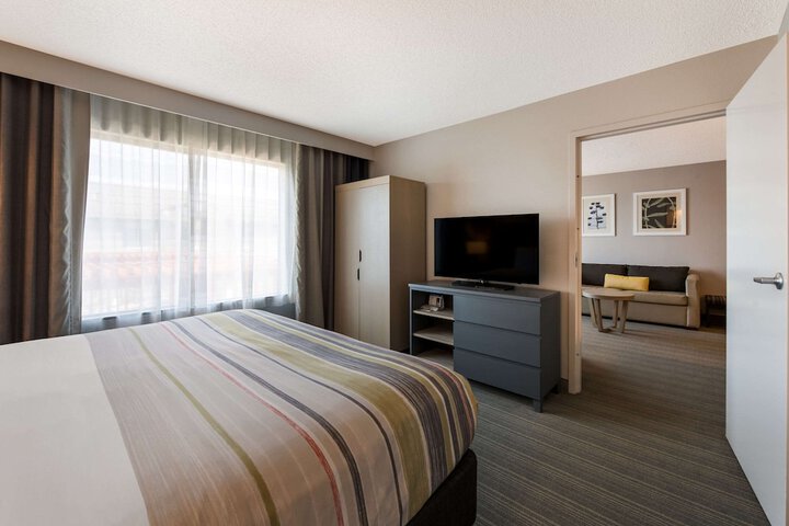 1 King Bed (14 of 19)
