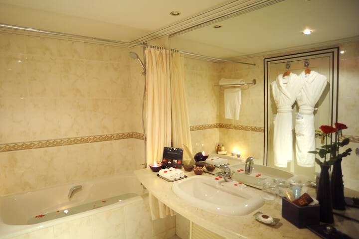 Room 57 of 132