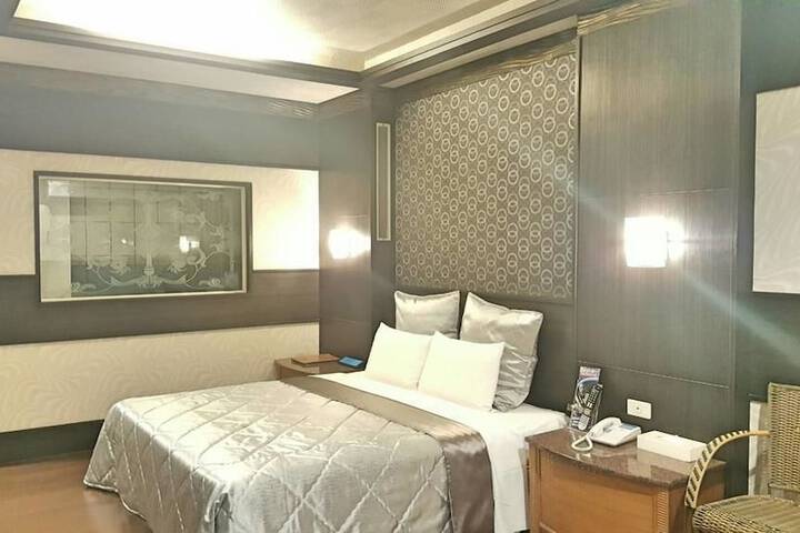 Room 5 of 14