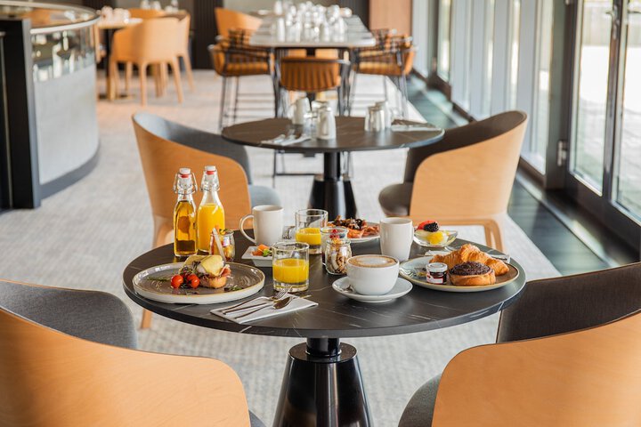 Breakfast/Coffee Service 68 of 97