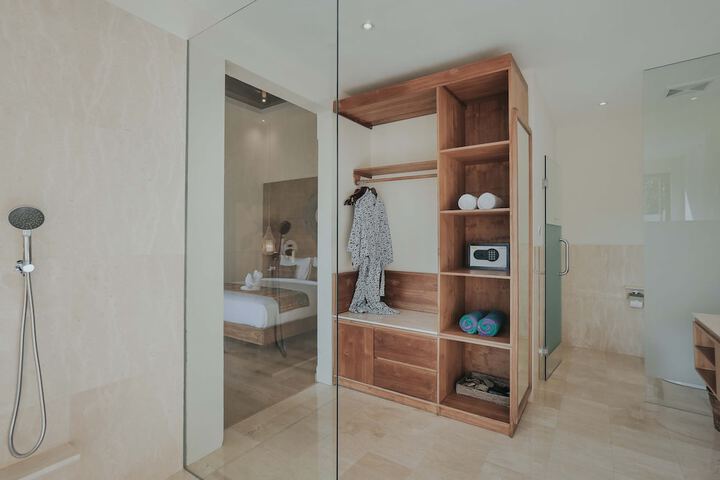 Room 30 of 80