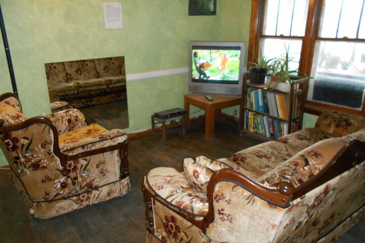 Room 10 of 37